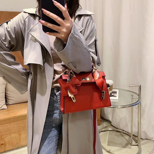 2021 New Ladies Fashion Luxury Leather Hand Bag With Doll High Quality Shoulder Strap Top Handle Bag Vintage Pinko Brand Za Bag